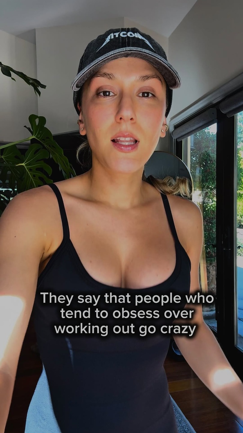 just a fit witch doing her outdoor cardio 😁 

Wearing 
Cap @fomo21shop 
Sunnies @balenciaga 
Outfit @fabletics