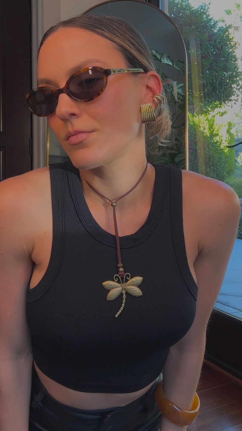 Have you ever asked ChatGPT to be your color analyst? Because… it kinda works 👀

Wearing 
Crop top @hm 
Pants @zara (old