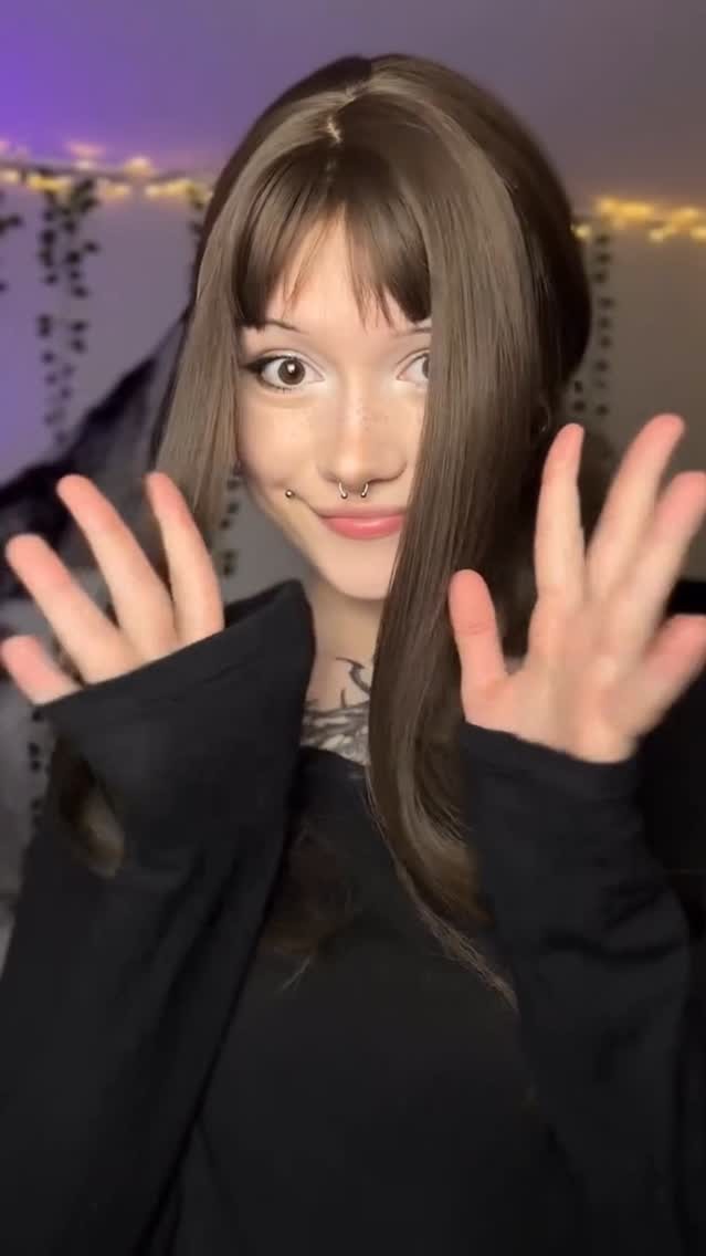 #劇資訊 一刷預定！《長空之王》9月3日重映
✈️還記得第一次看這部電影的時候，很多驚心
動魄的場面都讓人「倒吸一口涼氣」，沒想到
馬上又能在影院二刷了❗️影片聚焦於鮮少出現
在聚光燈前的空軍試飛員群體，揭開了新型戰
機正式列裝前的誕生歷程