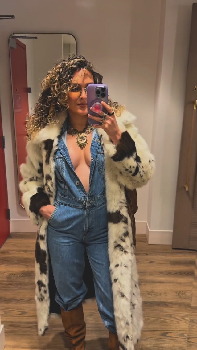 When in Vegas baby 🐆 

Wearing 
Denim Jumpsuit & boots @zara 
Outerwear @nastygal 
Bag @madewell 
Sunnies @prada 
Neckla