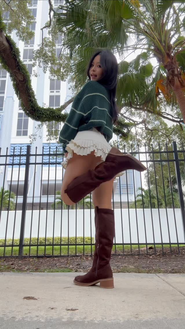 Happy Friday. Here’s a lil fit check 🫰🏻