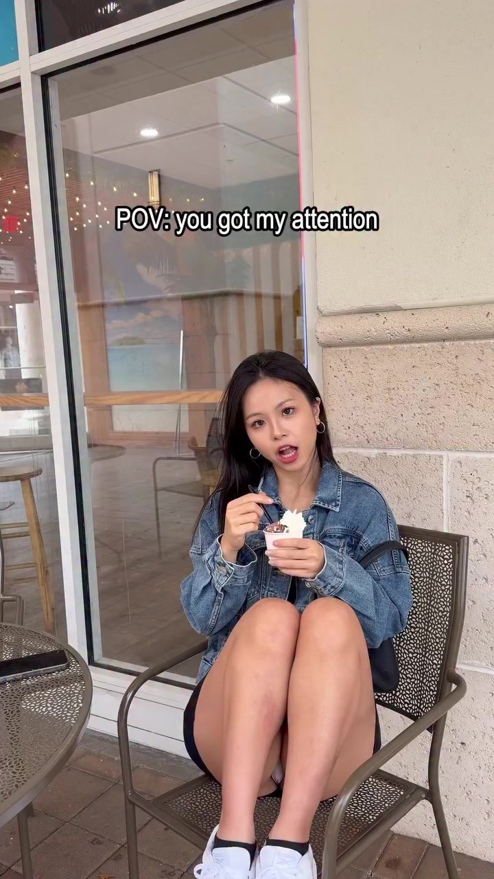 I might be your most distracted date 😅