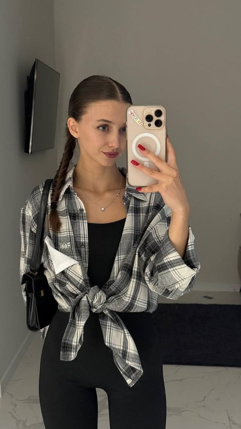 Feeling cute and ready for a little adventure 💛 Perfect outfit for today!