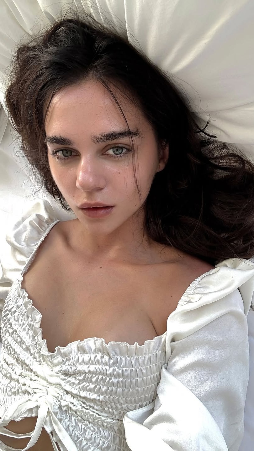 Beauty and Fashion: Elegant Brunette Style