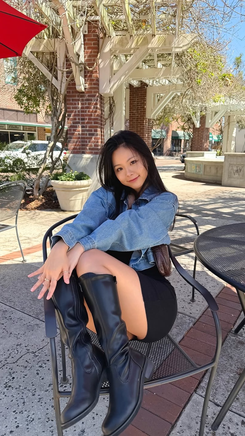 Date idea: coffee & people watching. Are you in?